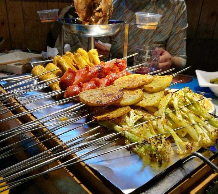 莲湖音乐烧烤吧